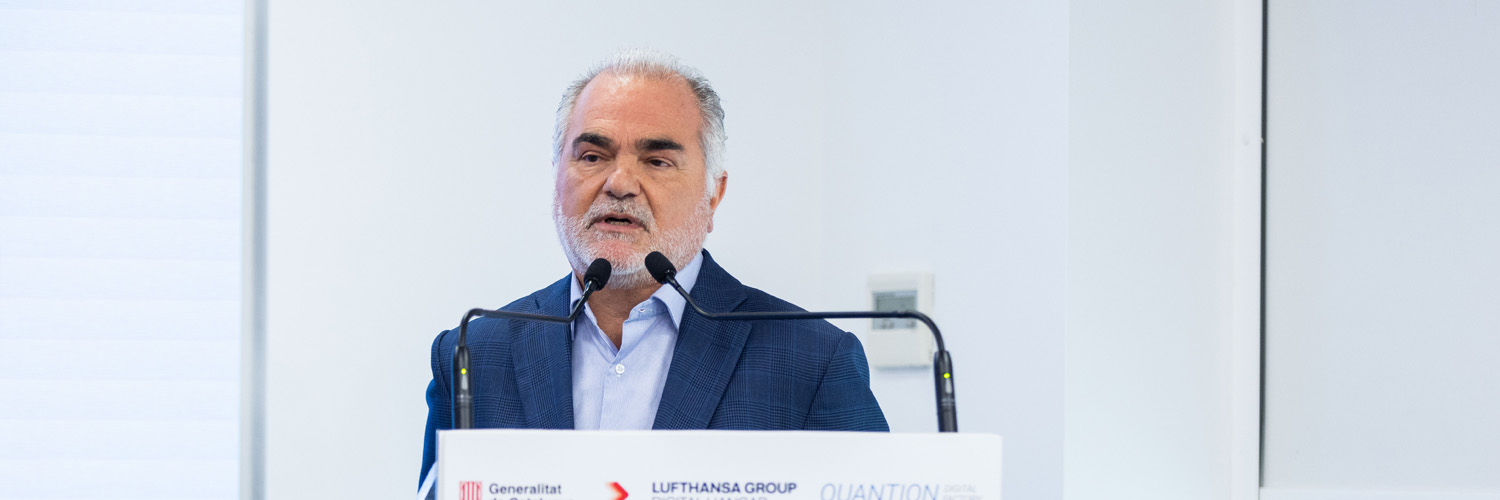 Jordi Griful en el atril del anuncio con Lufthansa